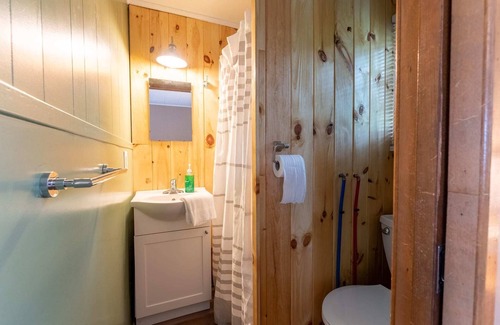 Weirs Beach Cabine | Cottage 10 Summary: S