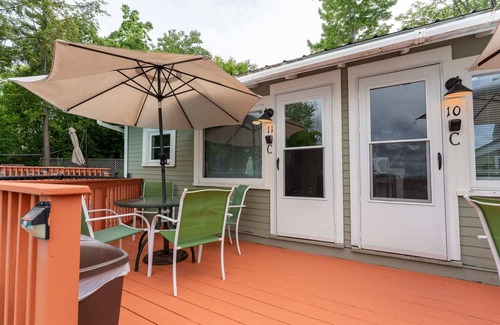Weirs Beach Cabine | Cottage 11 Summary: T