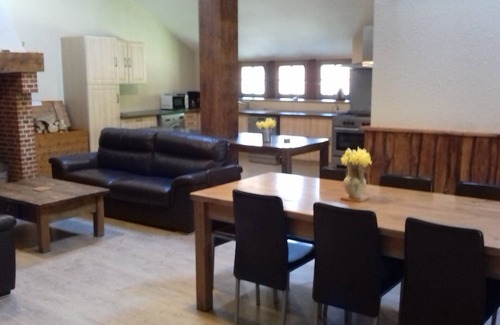 La Pesse Cottage | gîte, 12 personnes, confortable et spacieux,