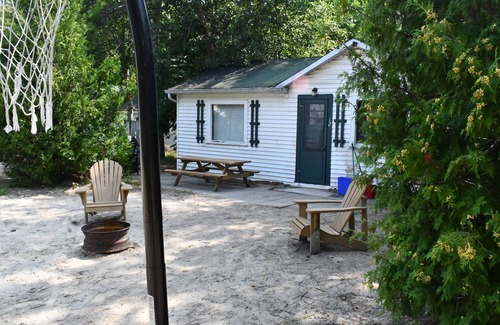 Sauble Beach Cottage | Cottage #12 - Private Beach Access