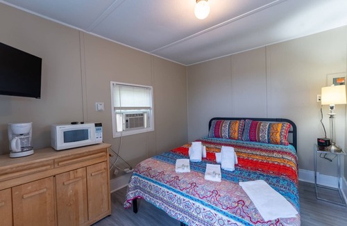 Weirs Beach Cabine | Cottage 2 Summary: Th