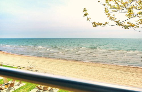 Wainfleet Cottage | Cottage 20: Upper-Level Beachfront Unit in 4-Plex