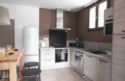 Ax-les-Thermes Appartement | gite 4****300 m village terrasse 100 m²-parking privé-wifi- barbecue