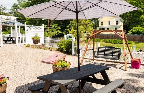 Wolfeboro Cottage | Cottage 4 - Year Round Pet Friendly 1 Bed w/ Loft / 1 Bath & Courtyard