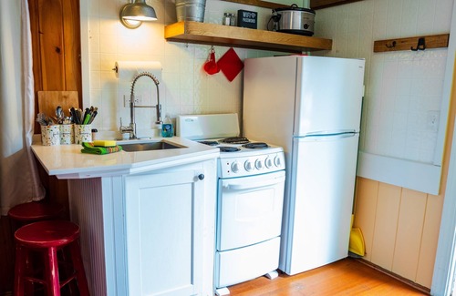 Wolfeboro Cottage | Cottage 5-6 - Year Round Pet Friendly - 2 Bedroom / 1 Bath End Unit