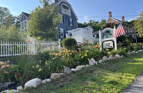 Wolfeboro Cottage | Cottage 5-6 - Year Round Pet Friendly - 2 Bedroom / 1 Bath End Unit