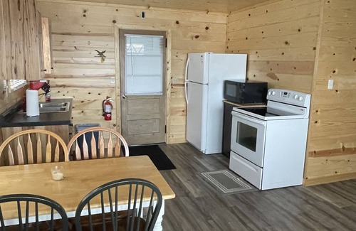 Fox Lake Maison | Cottage 6 on Beautiful Fox Lake!