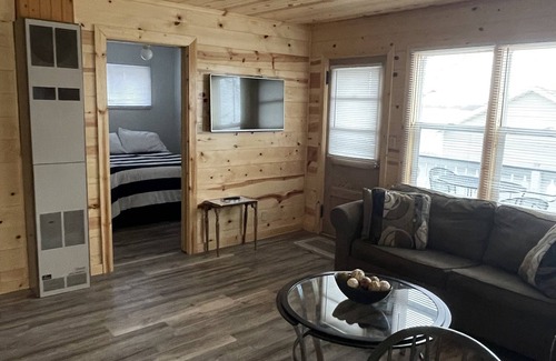 Fox Lake Maison | Cottage 6 on Beautiful Fox Lake!