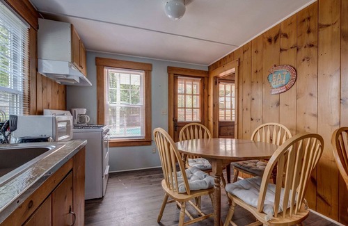 Weirs Beach Cabine | Cottage 9 The Space: