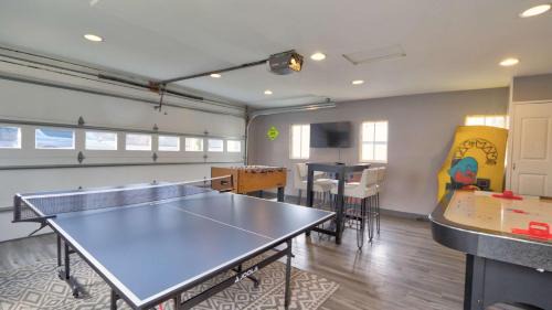 Geneva Appartement | Cottage at Cast Away Kayaks Fire Pit & Game Room
