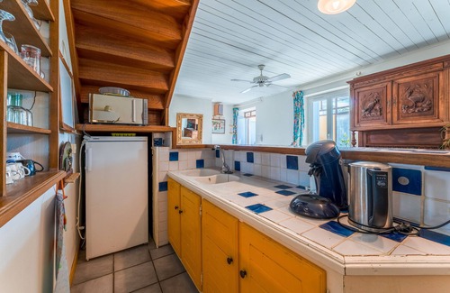 Pont-Saint-Esprit Maison | Cottage 'Atelier De Fernand - Mas Des Iles' with Private Terrace, Shared Garden and Wi-Fi