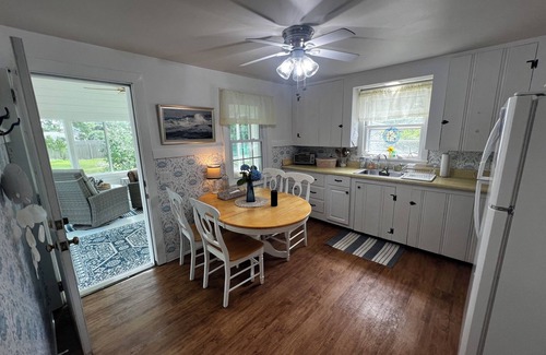 Charlestown Maison | Cottage by the Sea, Beach Pass