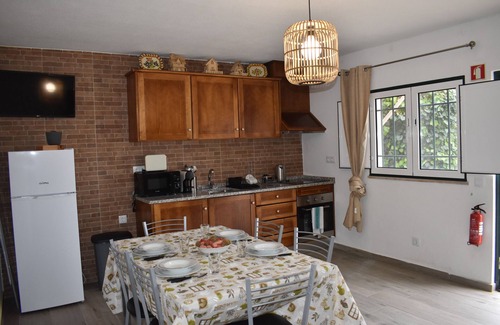 Palmela Cottage | Petite maison 'Casa Trincadeira' avec vue sur les montagnes, terrasse privée et climatisation