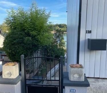 Changey Maison | Cottage chaleureux avec vue sur lac