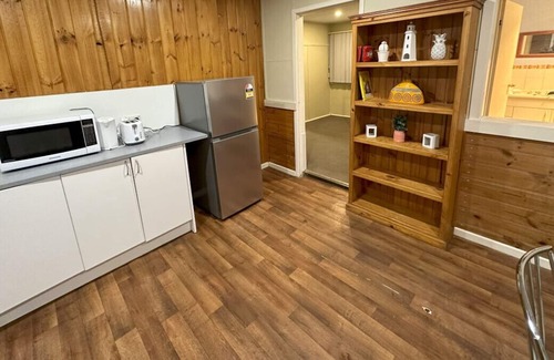 South Grafton Maison | Cottage Charm with Nearby Shopping