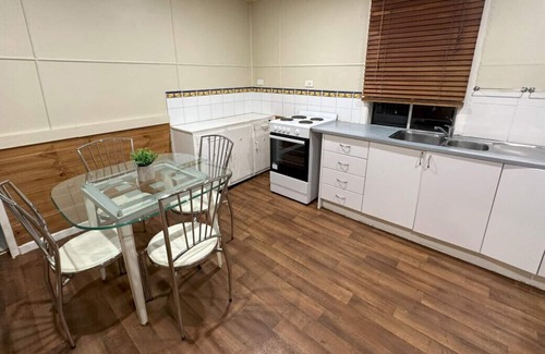 South Grafton Maison | Cottage Charm with Nearby Shopping