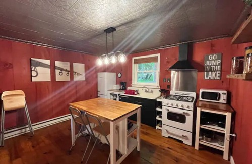 Lake Harmony Cottage | Cottage Close to Lake w Fireplace/FirePit/Wildlife