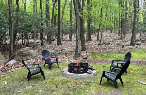 Lake Harmony Cottage | Cottage Close to Lake w Fireplace/FirePit/Wildlife