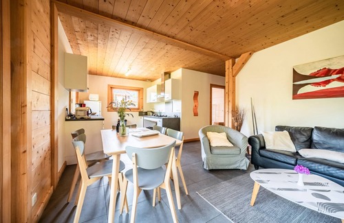 Chatillon-sur-Cluses Cottage | Maison "Côté Source" avec vue sur le lac, terrasse privée et Wi-Fi