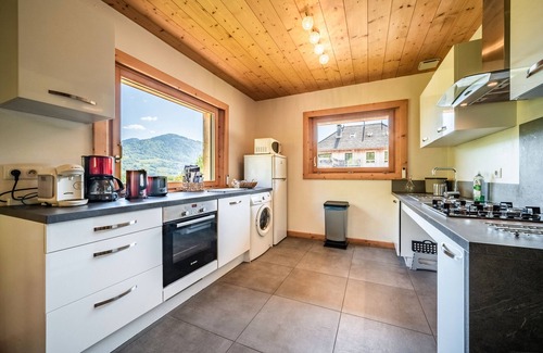 Chatillon-sur-Cluses Cottage | Maison "Côté Source" avec vue sur le lac, terrasse privée et Wi-Fi
