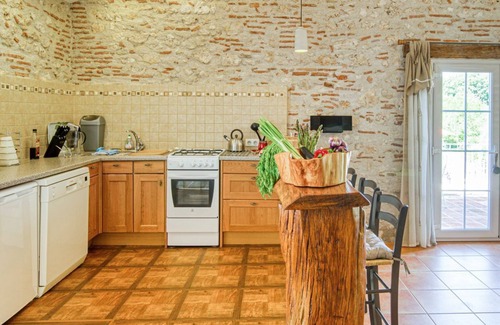 Castelmoron-sur-Lot Villa | Cottage Des Cedres - Trois Chambres Villa, Couchages 6