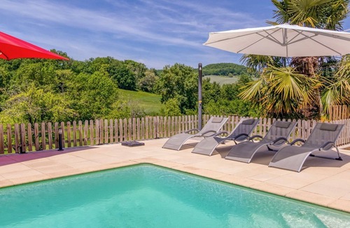 Castelmoron-sur-Lot Villa | Cottage Des Cedres - Trois Chambres Villa, Couchages 6