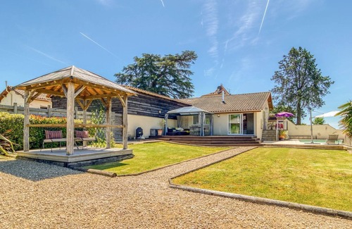 Castelmoron-sur-Lot Villa | Cottage Des Cedres - Trois Chambres Villa, Couchages 6