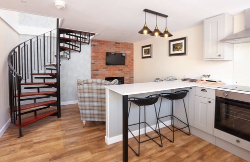 Alcester Cottage | Cottage-Salle de bain et douche-Self Catered - 2 Peoples