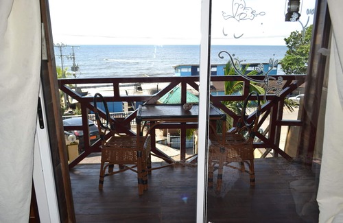 Kribi Cottage | Cottage pour 2 personnes Salon + Cuisine
