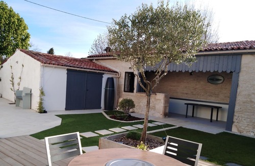 Villeneuve-la-Comtesse Maison | Un petit coin tranquille avec sa piscine accessible location de 10h00 à 19h00