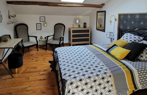 Rom Cottage | Cottage 'Gites De La Roche Elie Chez Leonie' with Shared Pool, Private Terrace and Wi-Fi