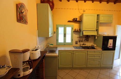 Bucine Villa | Maisonnette idéal pour les couples, grand jardin clos avec piscine privée. Animaux domestiques admis