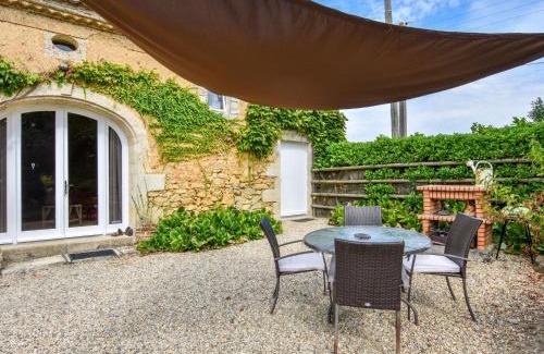 Monprimblanc Maison | Cottage in Aquitaine with Bubble Bath