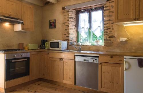 Chalais Maison | Cottage in Chaleix near Forest and Lake