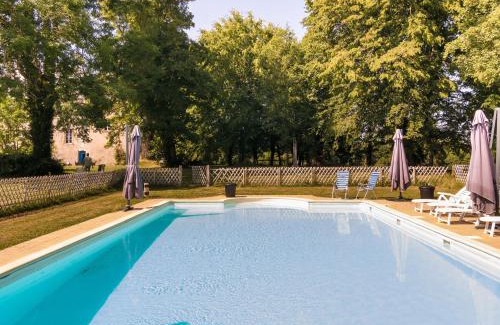 Chalais Maison | Cottage in Chaleix near Forest & Lake