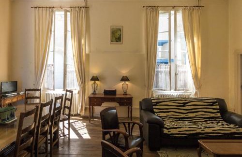 Chalais Maison | Cottage in Chaleix near Forest & Lake