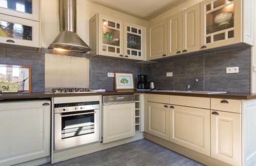 Chalais Maison | Cottage in Chaleix near Forest & Lake