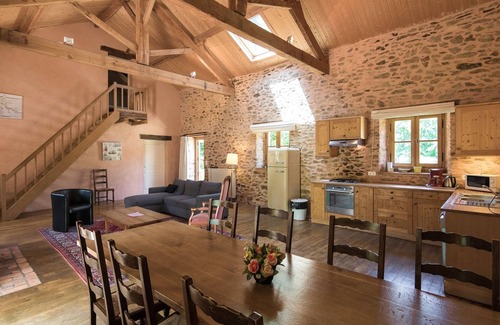 Chalais Cottage | Chalet moderne à Chaleix avec piscine