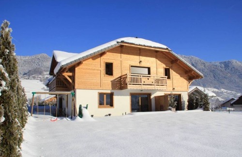 Taninges Chalet De Ski | Chalet dans son intégralité avec piscine intérieure jacuzzi sauna hammam