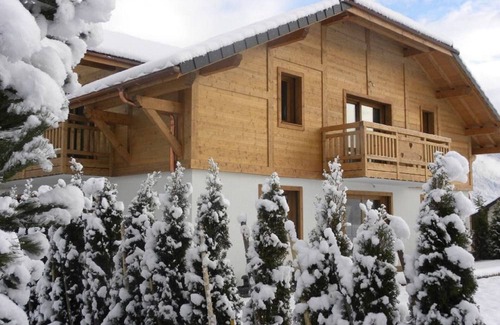 Taninges Chalet De Ski | Chalet dans son intégralité avec piscine intérieure jacuzzi sauna hammam