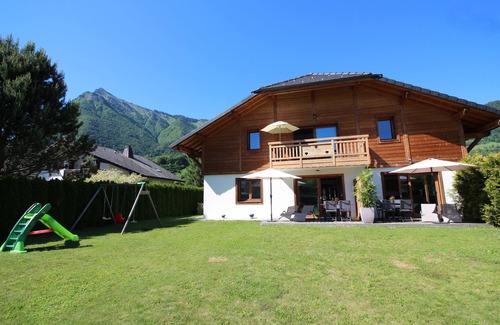 Taninges Chalet De Ski | Chalet dans son intégralité avec piscine intérieure jacuzzi sauna hammam