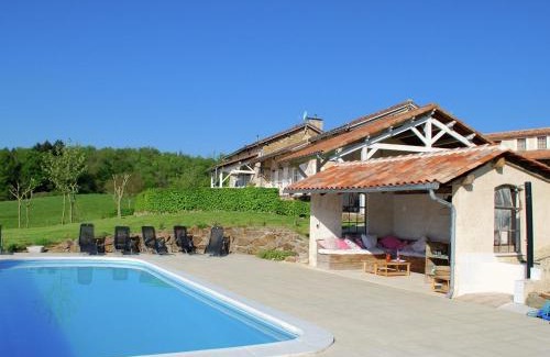 Roussines Maison | Cottage in Dordogne with Accessible Terrace