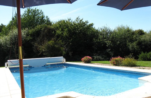 Meuzac Cottage | Charmante maison dans un hameau isolé de Chabrenas avec utilisation de la piscine