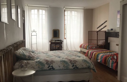 Aramits Maison | Gîte dans demeure ancienne "Etape En Barétous" avec terrasse privée, jardin privé et Wi-Fi
