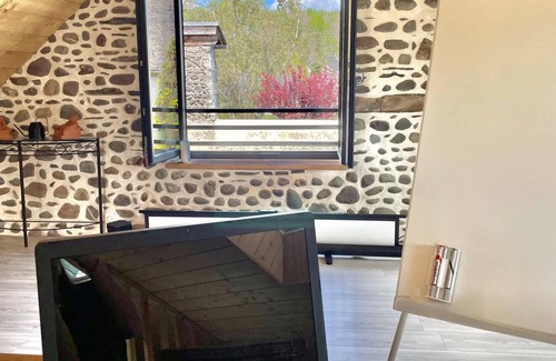 Aramits Maison | Gîte dans demeure ancienne "Etape En Barétous" avec terrasse privée, jardin privé et Wi-Fi