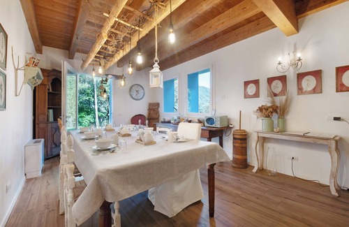 Argegno Cottage | Maison "In Pietra Immerso Nel Verde" avec vue sur montagne, jardin privé et Wi-Fi