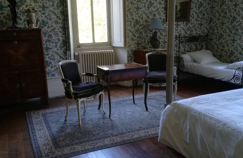 Mosnay Autre | Gite au Château du 15e siècle avec piscine dans parc de 5 hectares