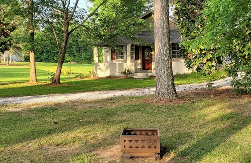 Scooba Cottage | Cottage in the Pines close to Bass Lake