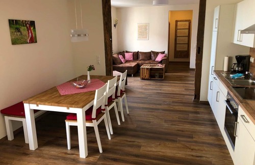 Homberg Appartement | Cottage à Rinnetal: Appartement Red Riding Hood, accessible aux fauteuils roulants, avec jardin