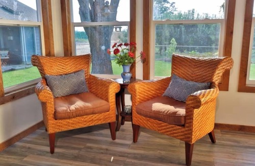 Milton-Freewater Maison | Cottage in The Rocks/ Remodeled Bungalow nestled in the Vineyards & Orchards